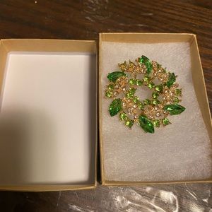 Green crystal wreath brooch. Good for holidays on blazer or also for bouquet.